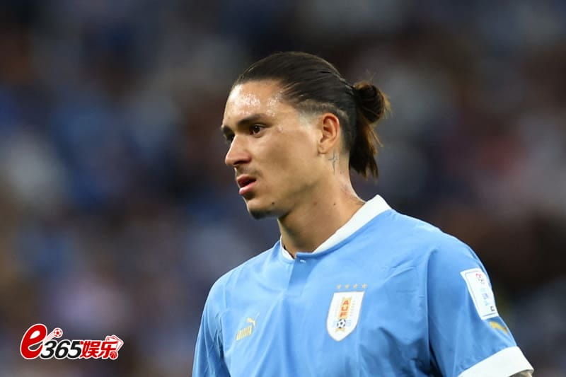 世界杯五冠王首吞败，巴西不敌乌拉圭0-2，内马尔伤退